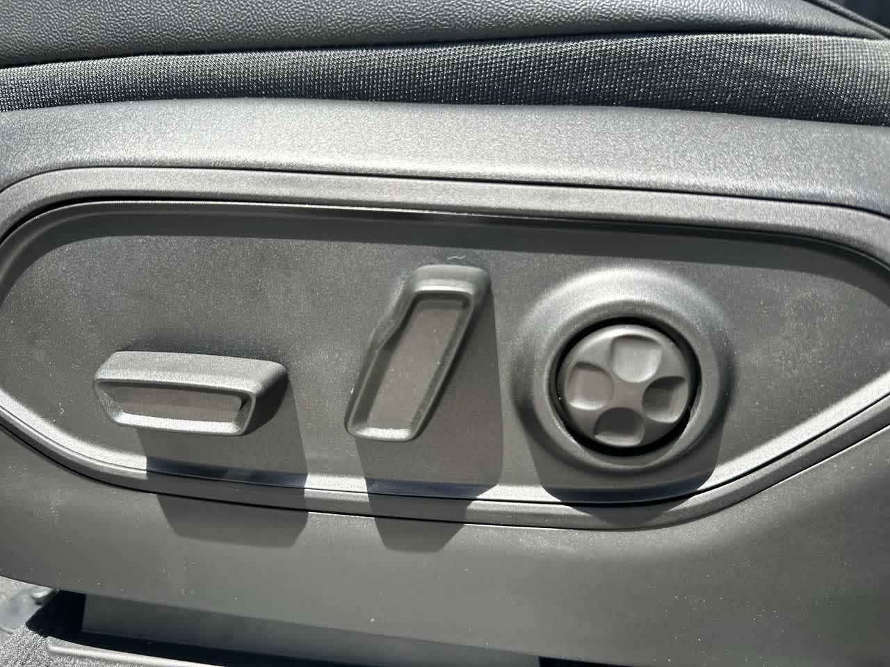 Thumbnail: 2026 Jeep Grand Cherokee - 23