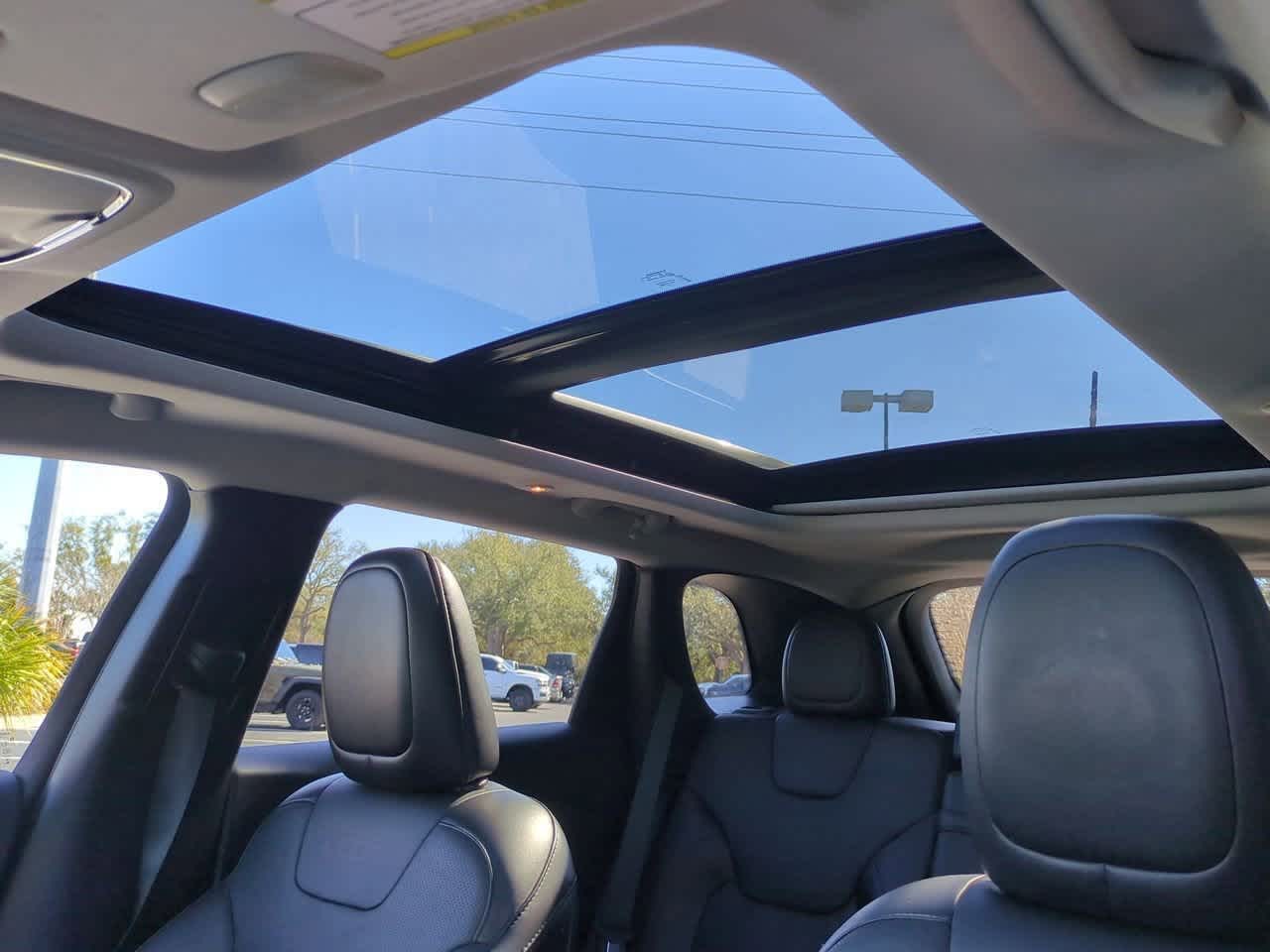 Thumbnail: 2019 Jeep Cherokee - 20