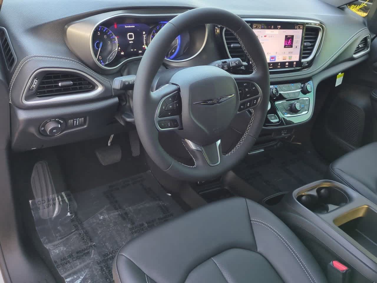 Thumbnail: 2026 Chrysler Pacifica - 10