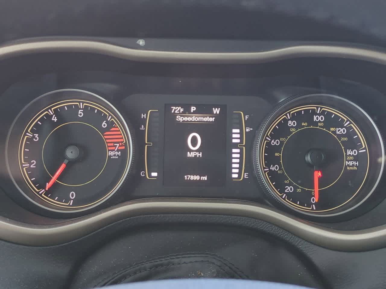 Thumbnail: 2017 Jeep Cherokee - 32