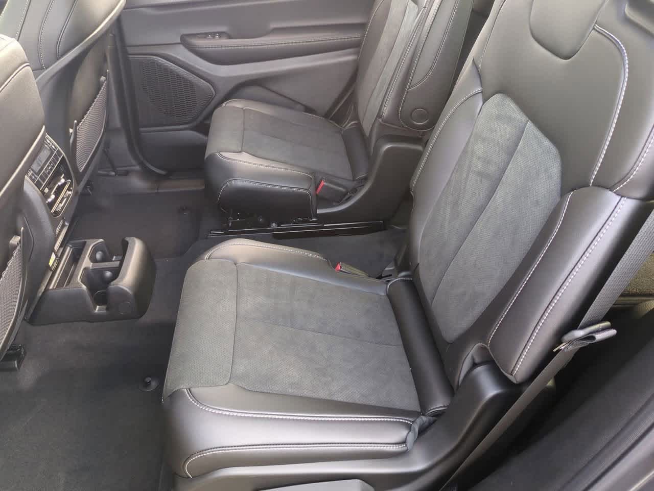 Thumbnail: 2025 Jeep Grand Cherokee L - 21