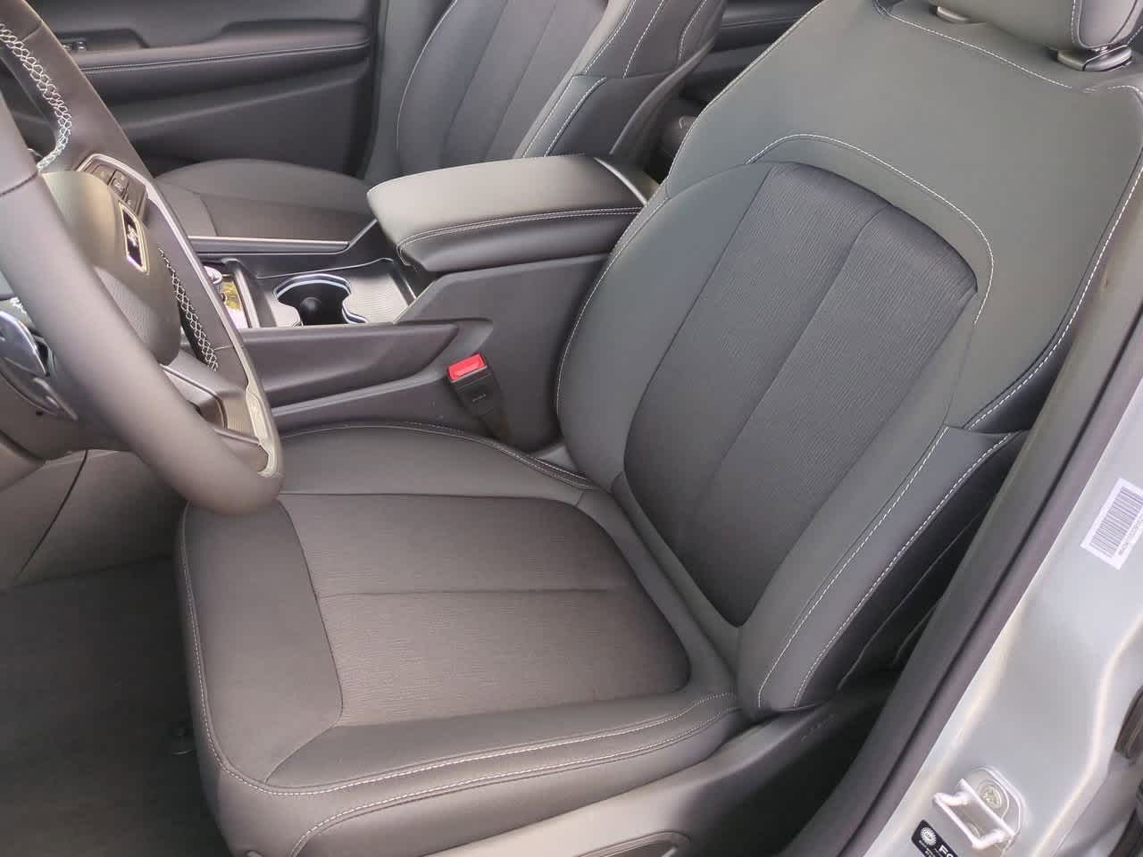 Thumbnail: 2025 Jeep Grand Cherokee L - 17