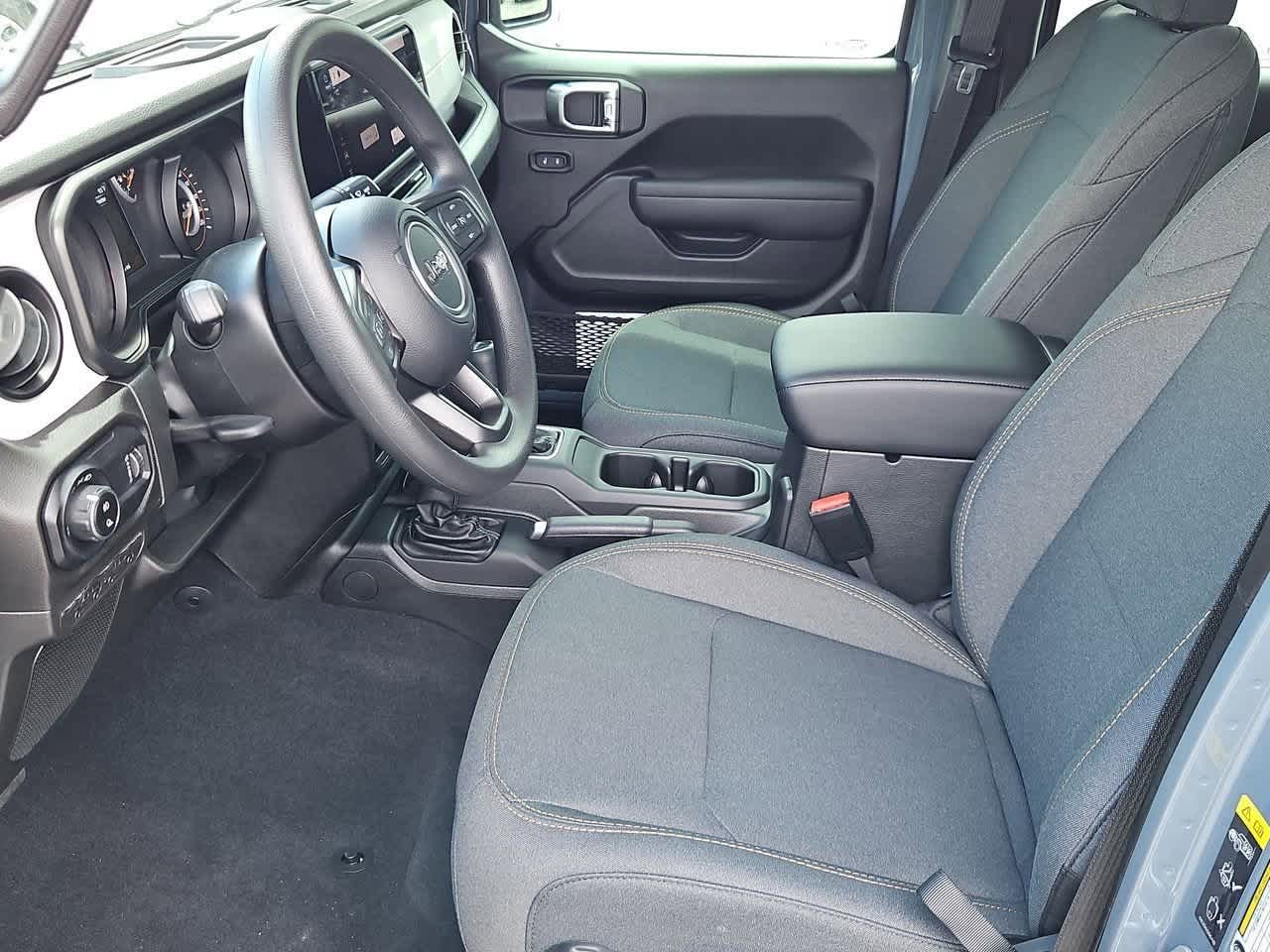 Thumbnail: 2025 Jeep Gladiator - 17