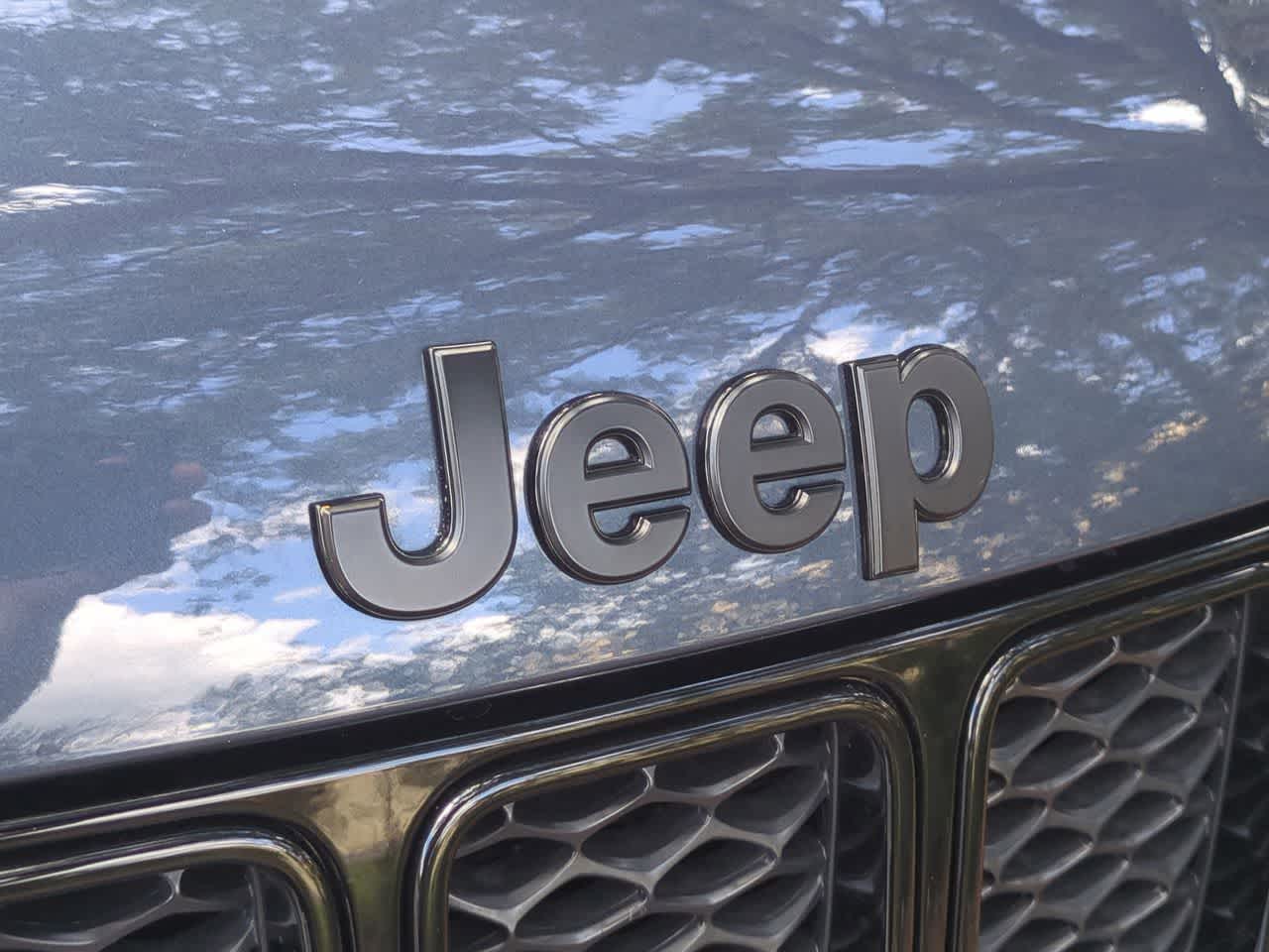 Thumbnail: 2020 Jeep Grand Cherokee - 12