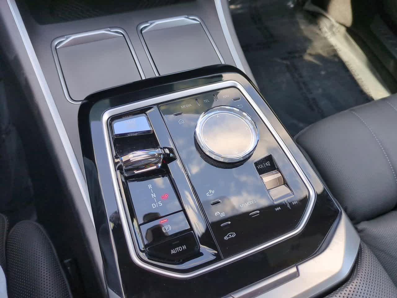 Thumbnail: 2023 BMW 7 Series - 34