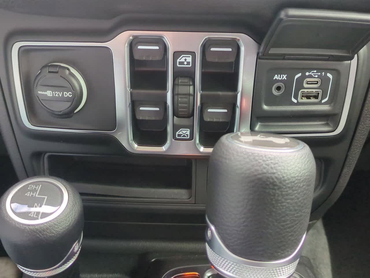 Thumbnail: 2025 Jeep Wrangler - 31