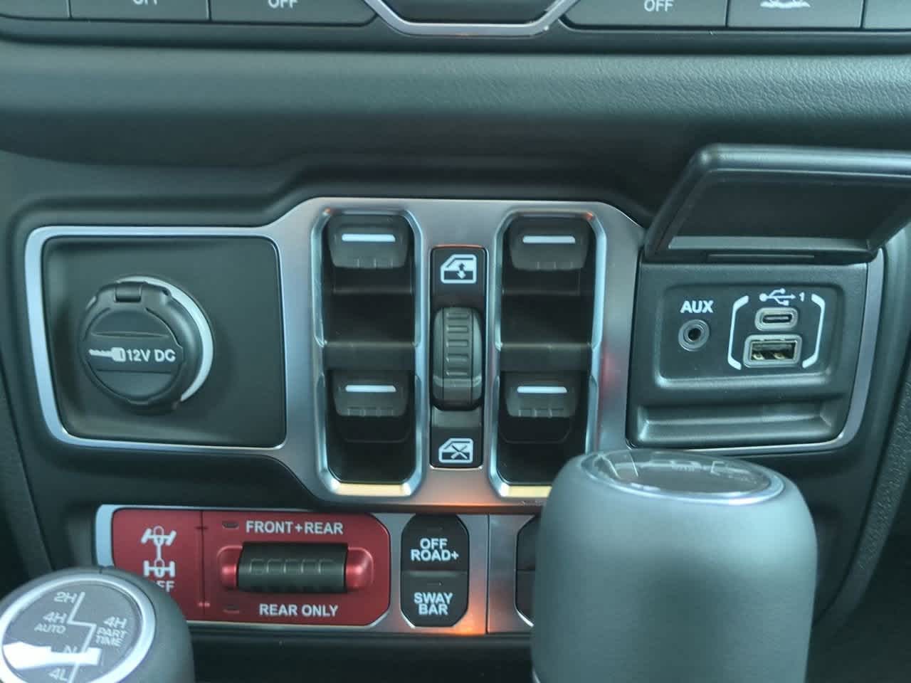 Thumbnail: 2025 Jeep Gladiator - 32