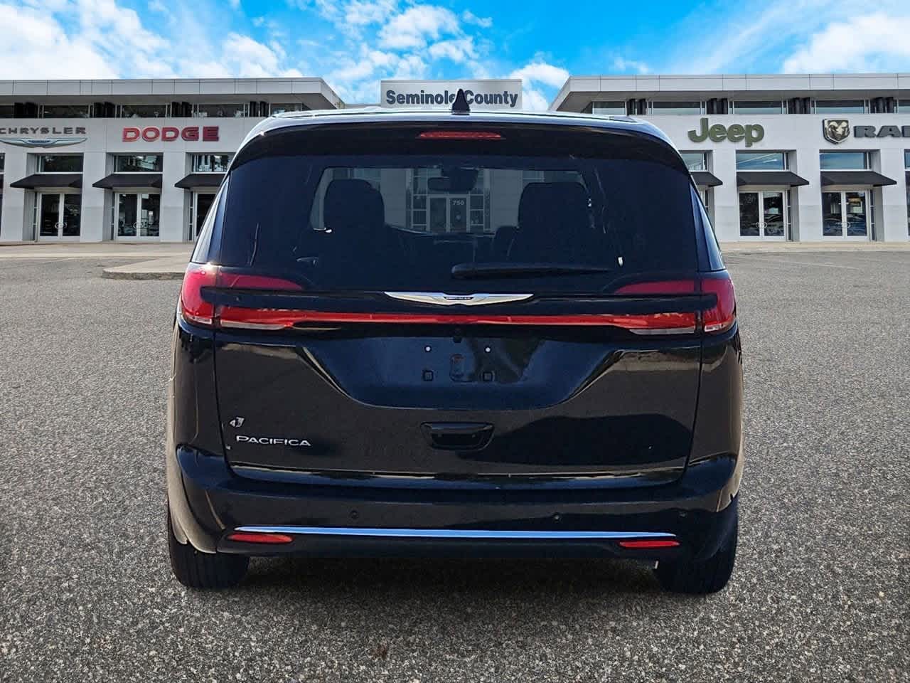 Thumbnail: 2026 Chrysler Pacifica - 7