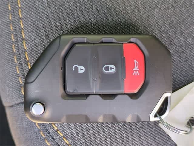 2025 Jeep Wrangler Sport 32