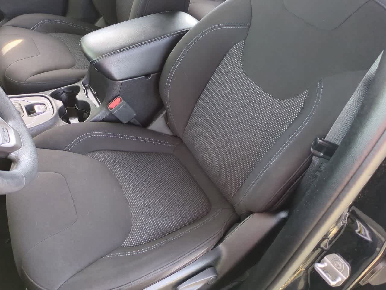 Thumbnail: 2020 Jeep Cherokee - 17