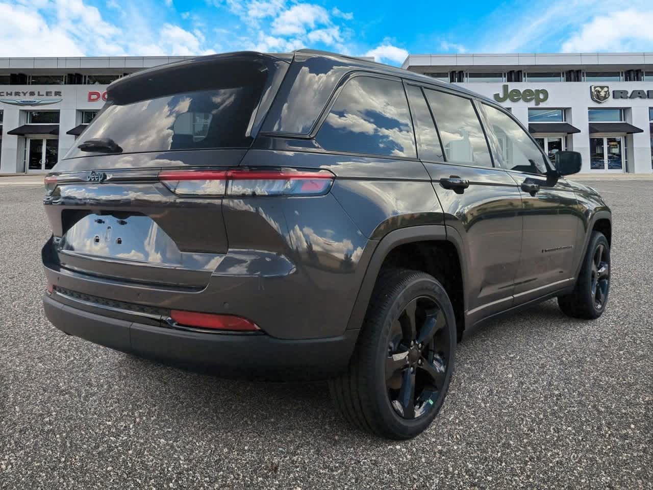 Thumbnail: 2025 Jeep Grand Cherokee - 8