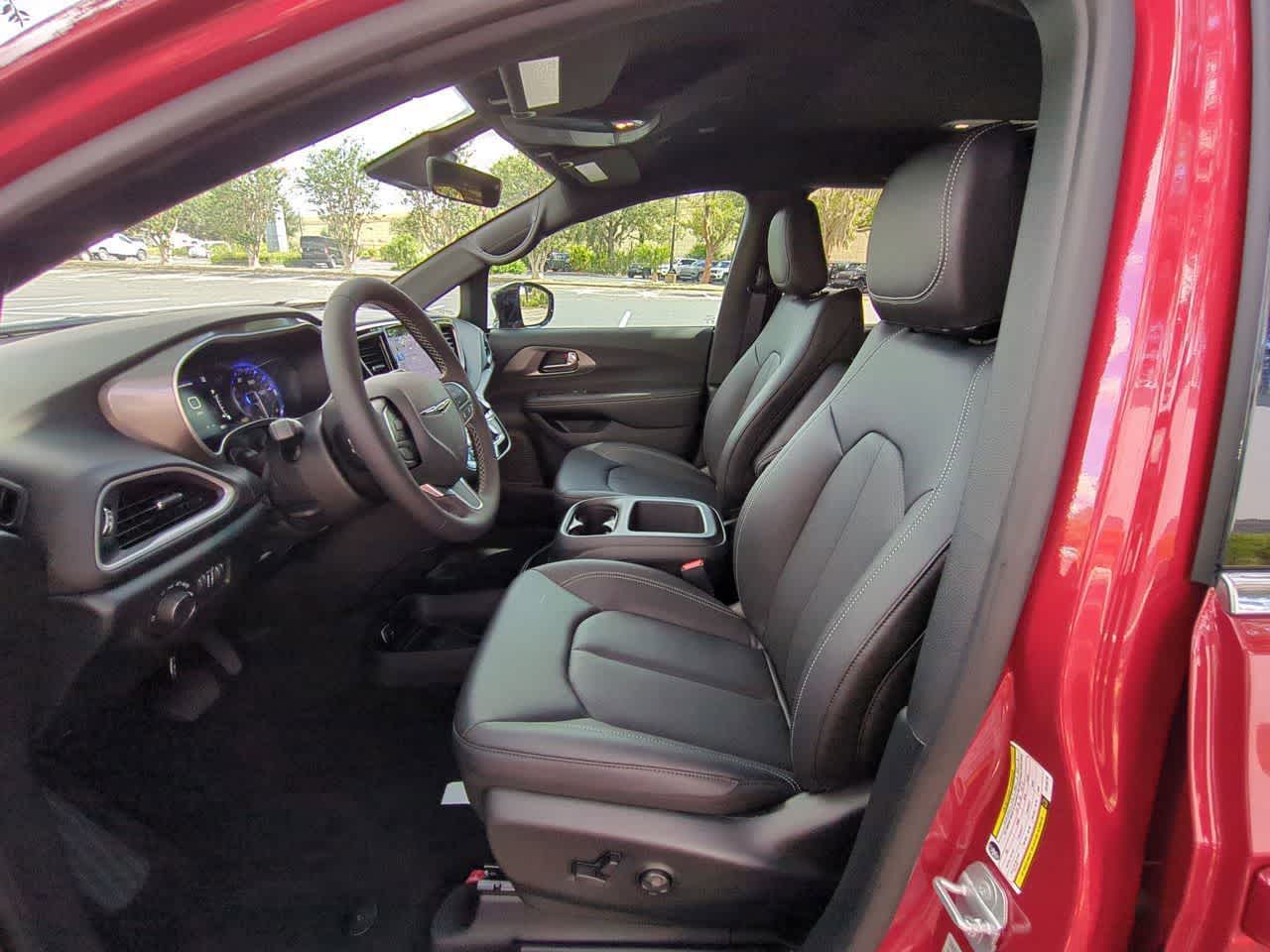 Thumbnail: 2026 Chrysler Voyager - 17