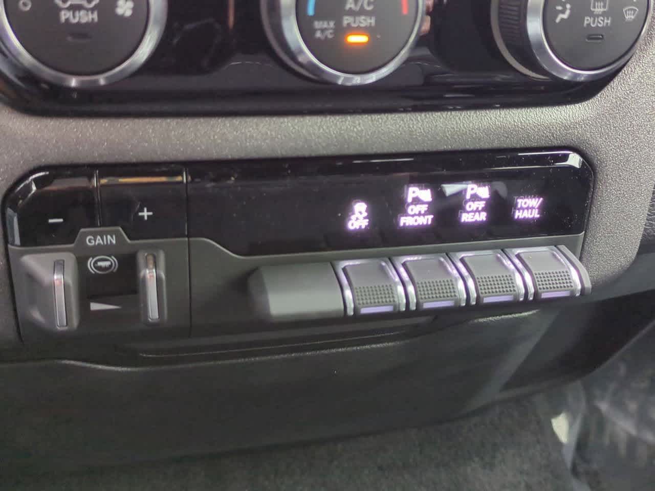 Thumbnail: 2026 RAM 1500 - 18