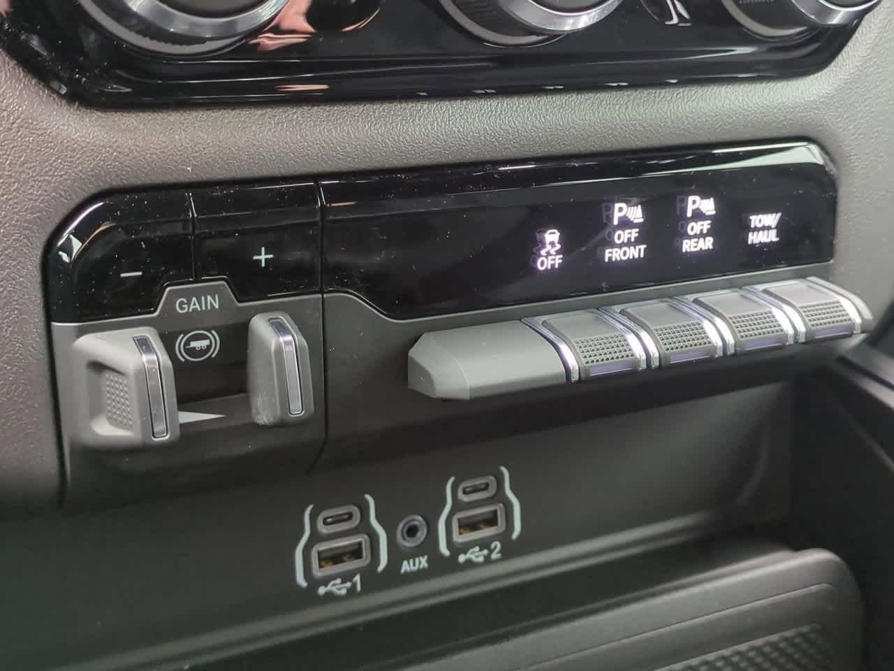 Thumbnail: 2026 RAM 1500 - 17