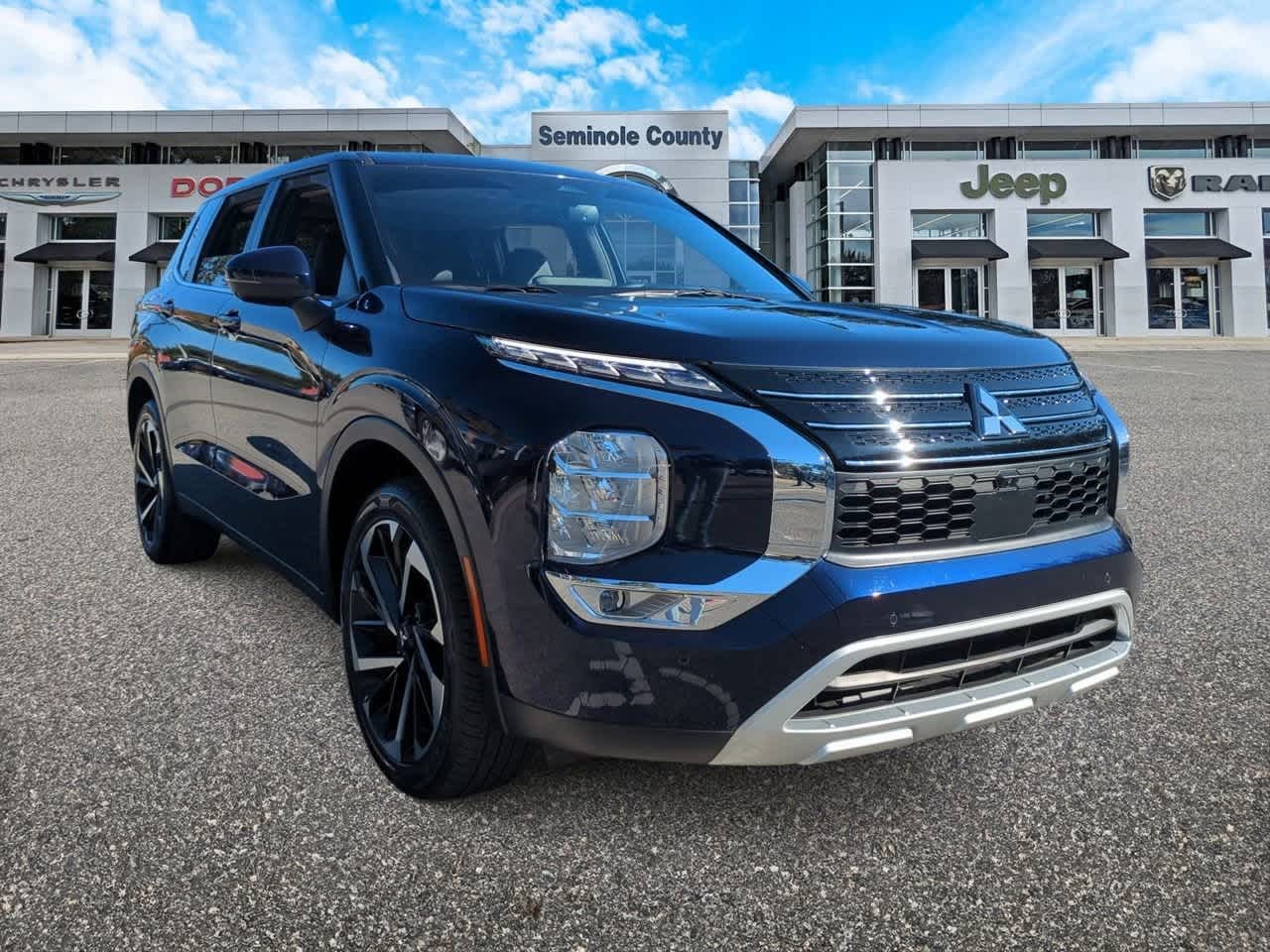 Thumbnail: 2024 Mitsubishi Outlander - 2