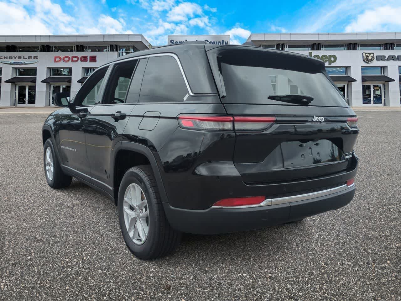 Thumbnail: 2026 Jeep Grand Cherokee - 6