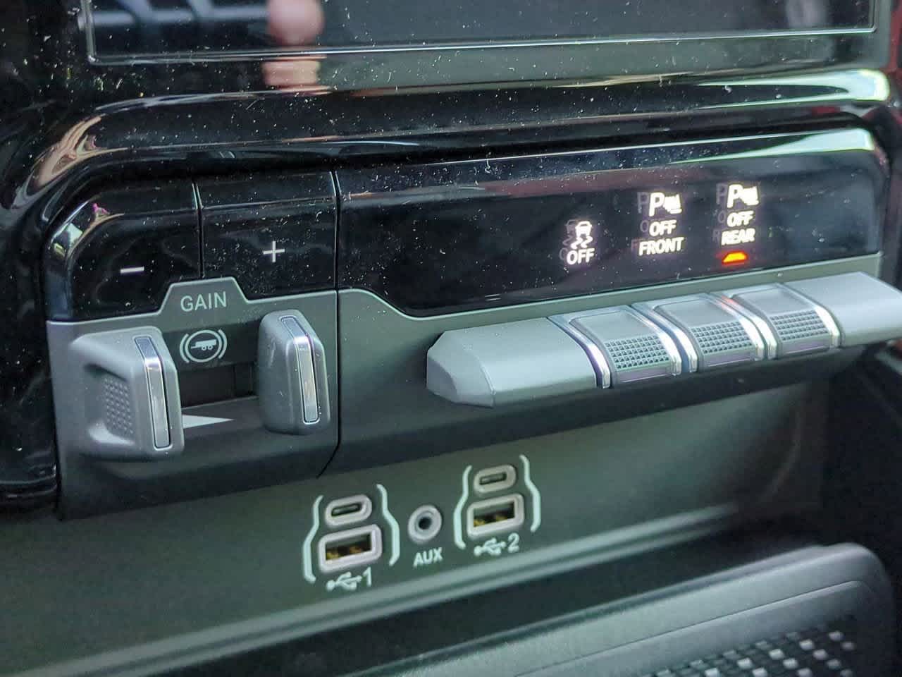 Thumbnail: 2026 RAM 1500 - 17