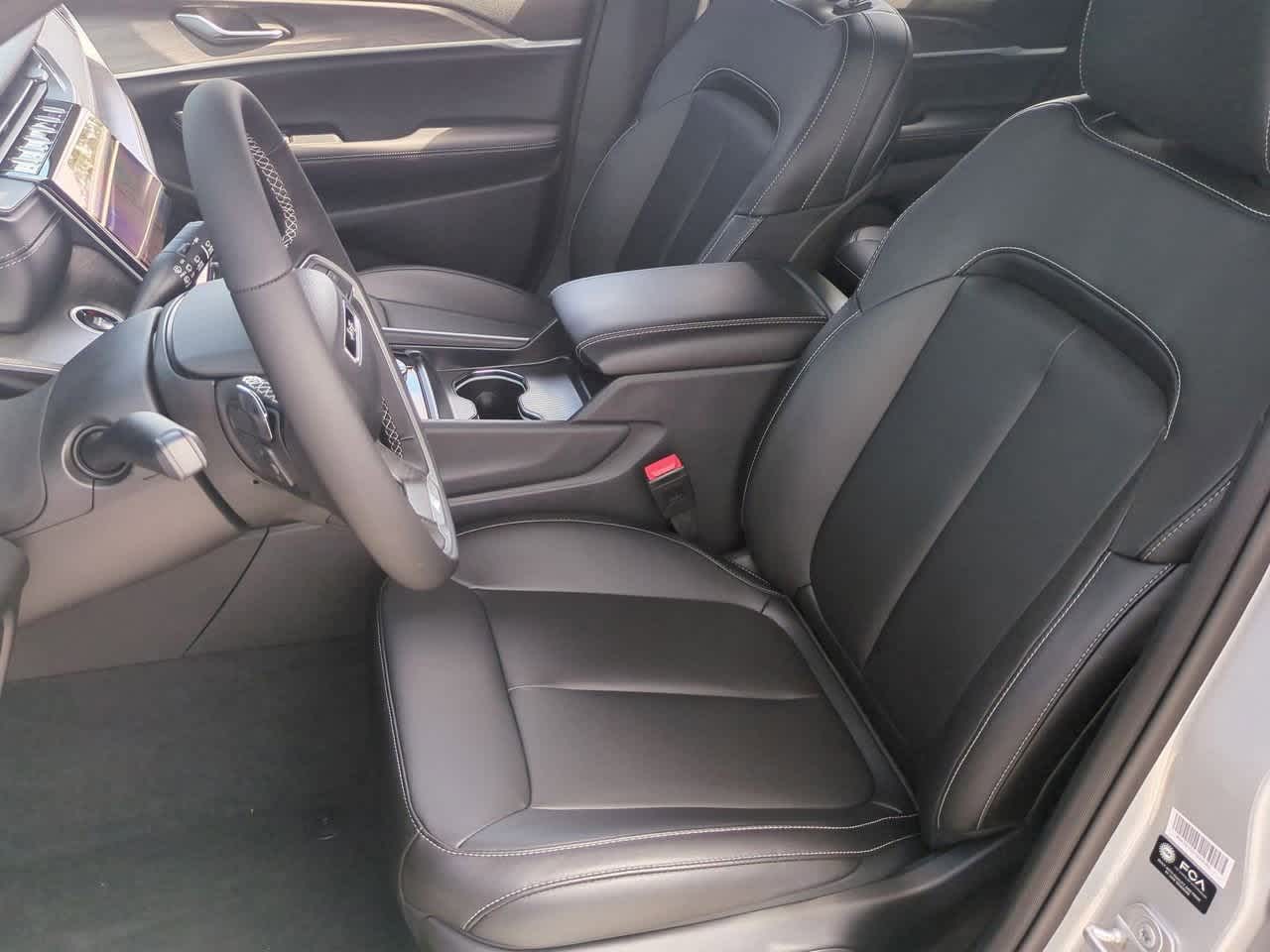 Thumbnail: 2025 Jeep Grand Cherokee - 17