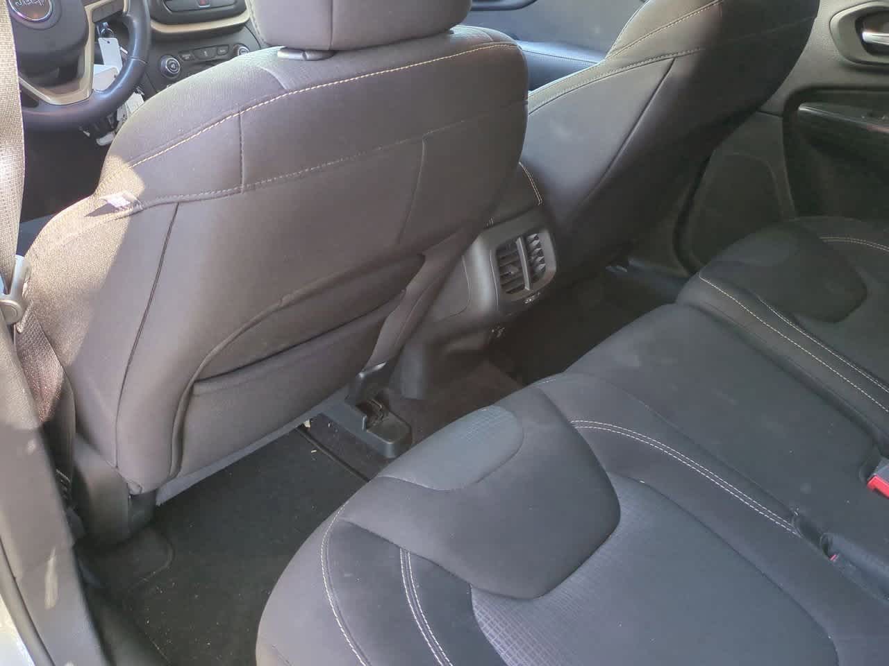 Thumbnail: 2017 Jeep Cherokee - 18