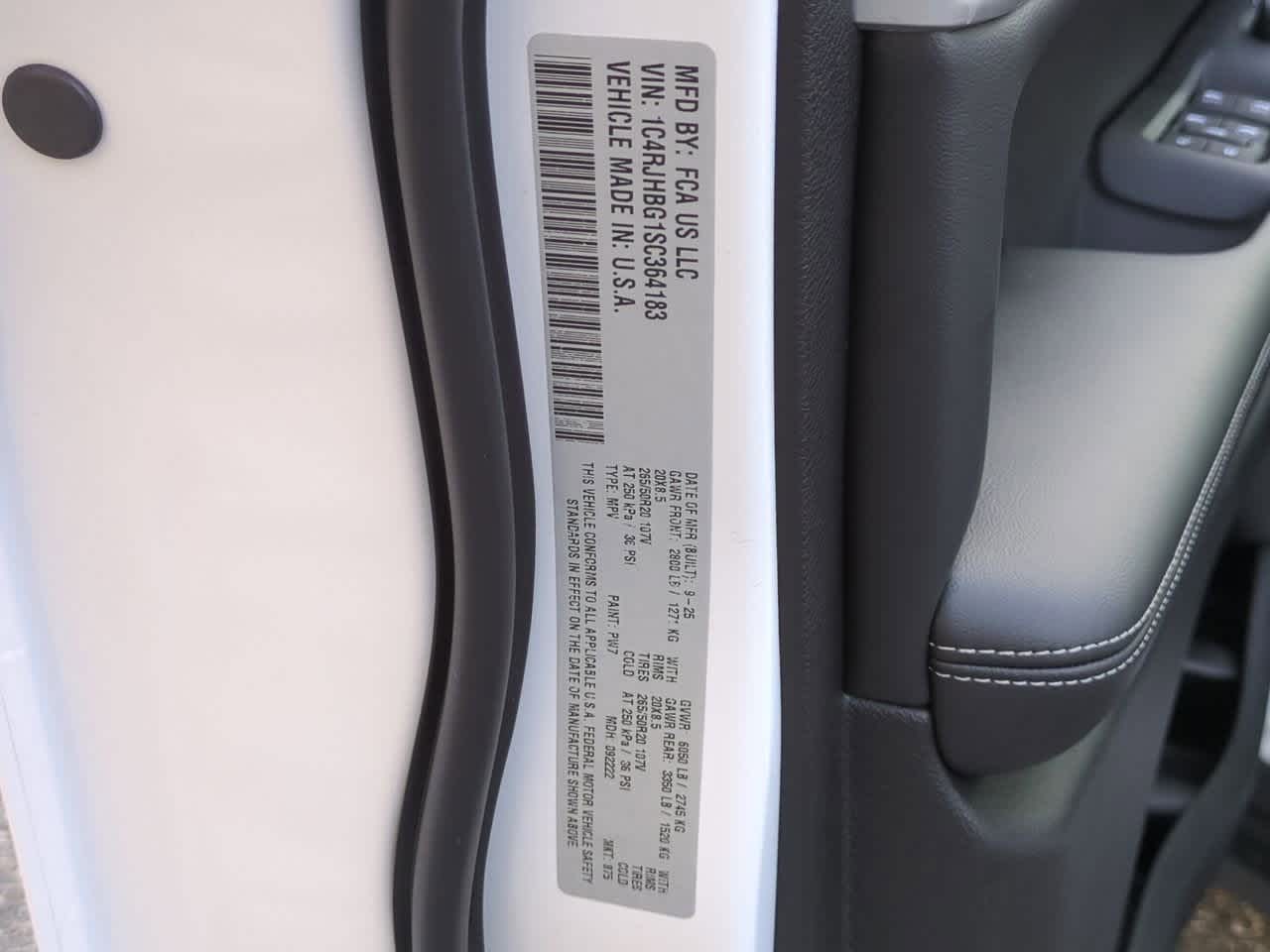 Thumbnail: 2025 Jeep Grand Cherokee - 38