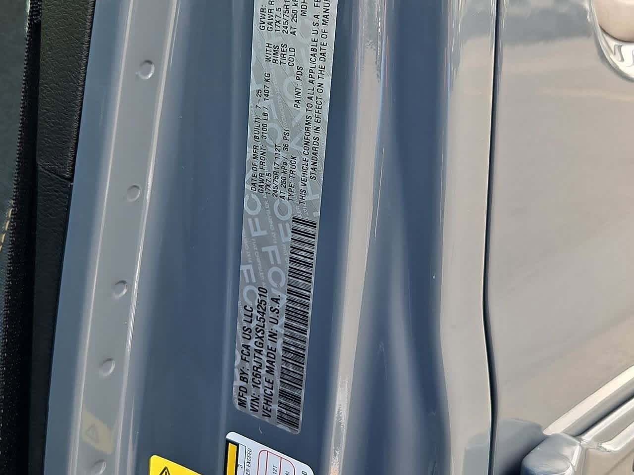 Thumbnail: 2025 Jeep Gladiator - 37