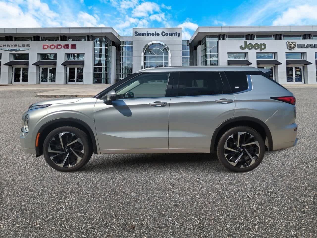 Thumbnail: 2024 Mitsubishi Outlander - 5