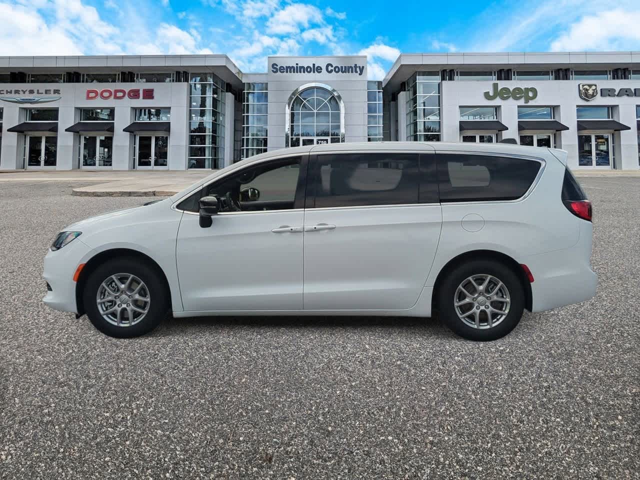 Thumbnail: 2026 Chrysler Voyager - 5