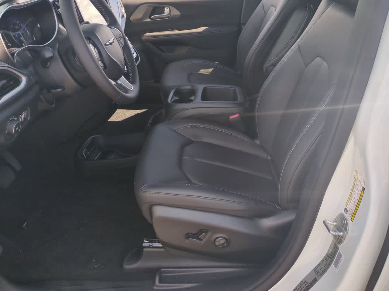 Thumbnail: 2026 Chrysler Pacifica - 17