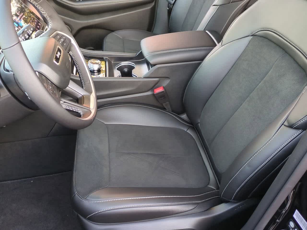 Thumbnail: 2025 Jeep Grand Cherokee - 17