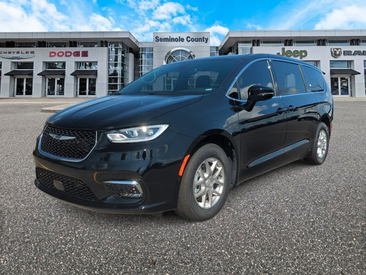 Thumbnail: 2026 Chrysler Pacifica - 4