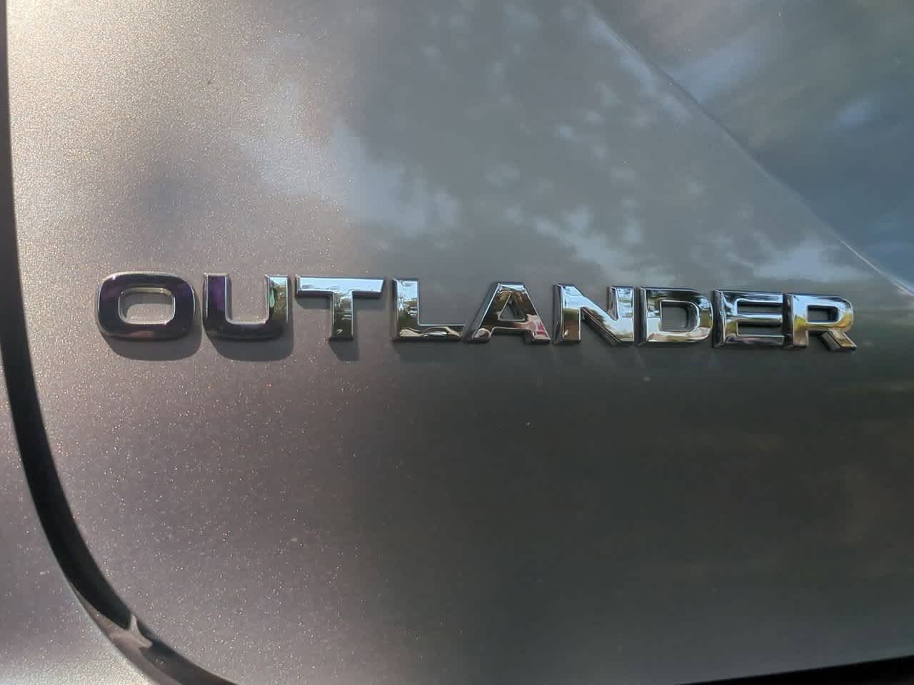 Thumbnail: 2024 Mitsubishi Outlander - 13