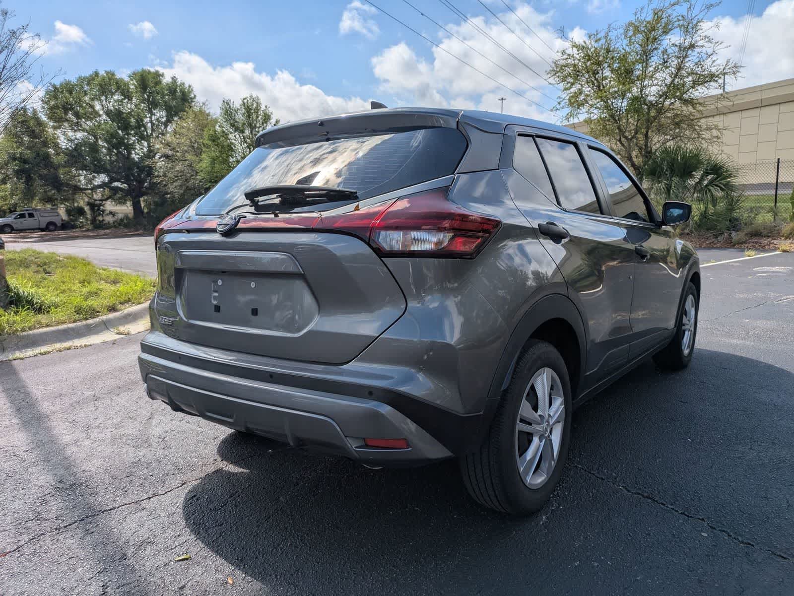 Thumbnail: 2023 Nissan Kicks - 4