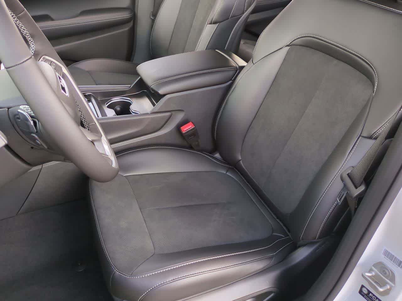 Thumbnail: 2025 Jeep Grand Cherokee L - 17