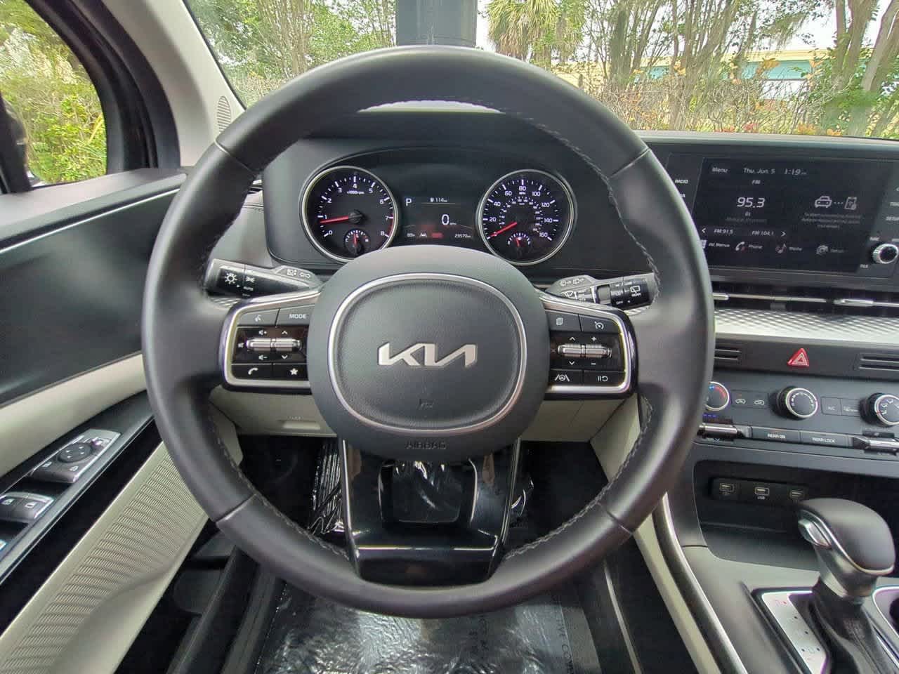 Thumbnail: 2024 Kia Carnival - 22