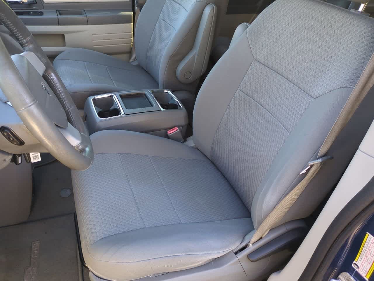 Thumbnail: 2010 Dodge Grand Caravan - 16