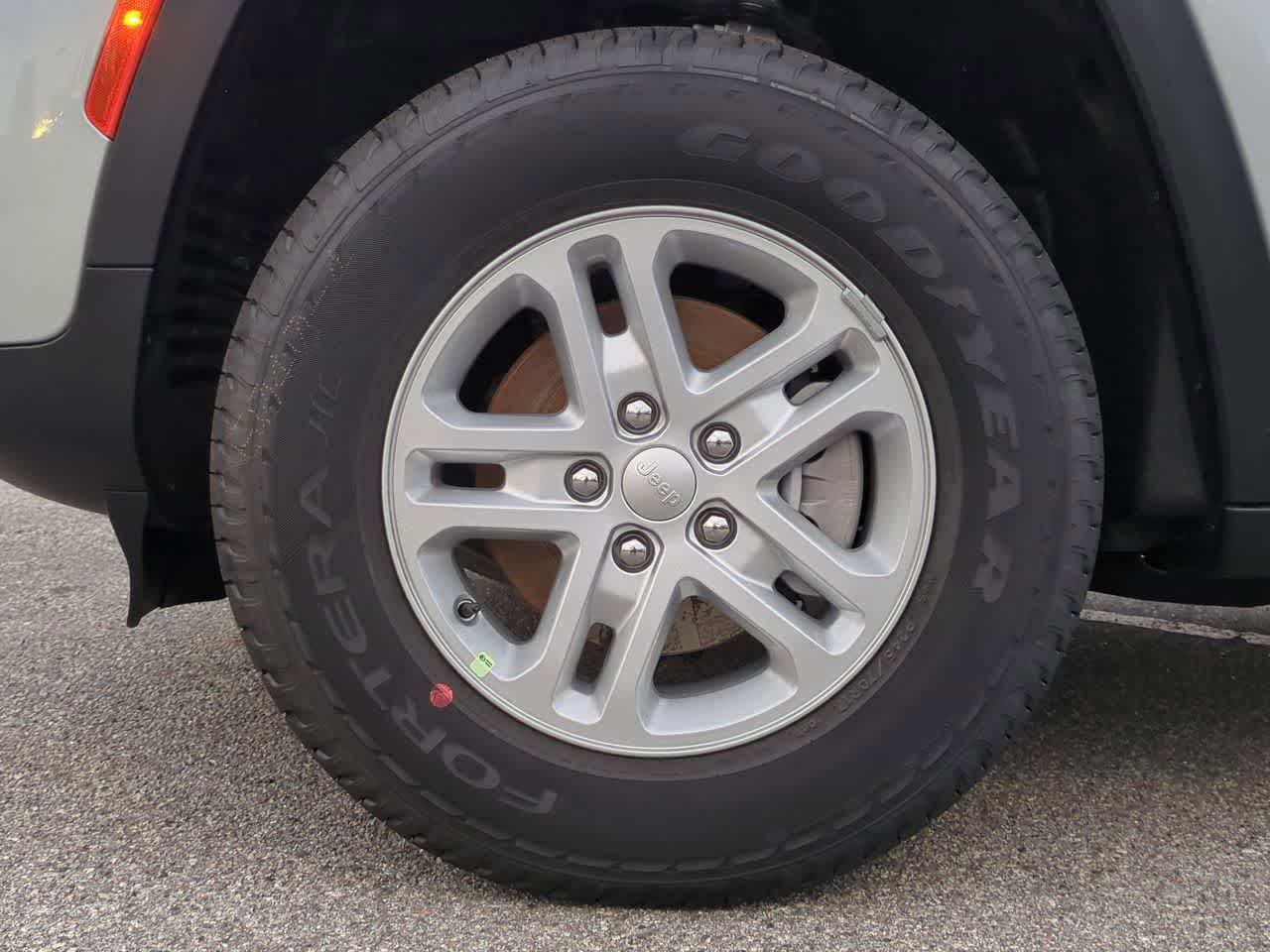 Thumbnail: 2025 Jeep Grand Cherokee - 14