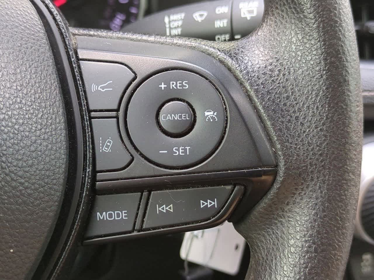 Thumbnail: 2021 Toyota RAV4 - 24