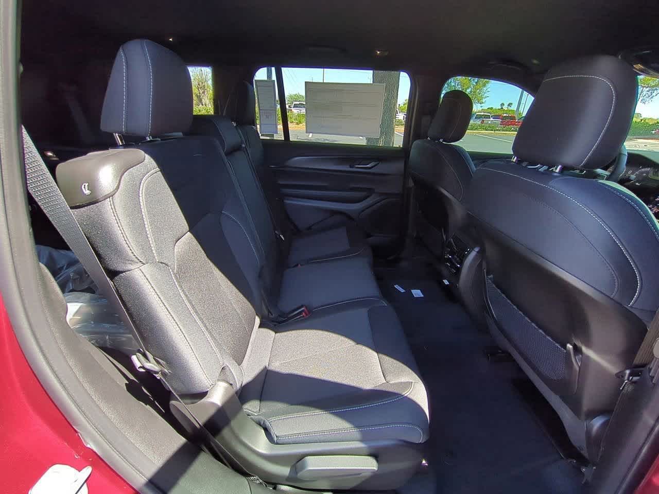 Thumbnail: 2025 Jeep Grand Cherokee L - 21