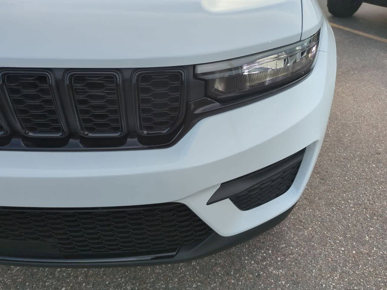 Thumbnail: 2025 Jeep Grand Cherokee - 11