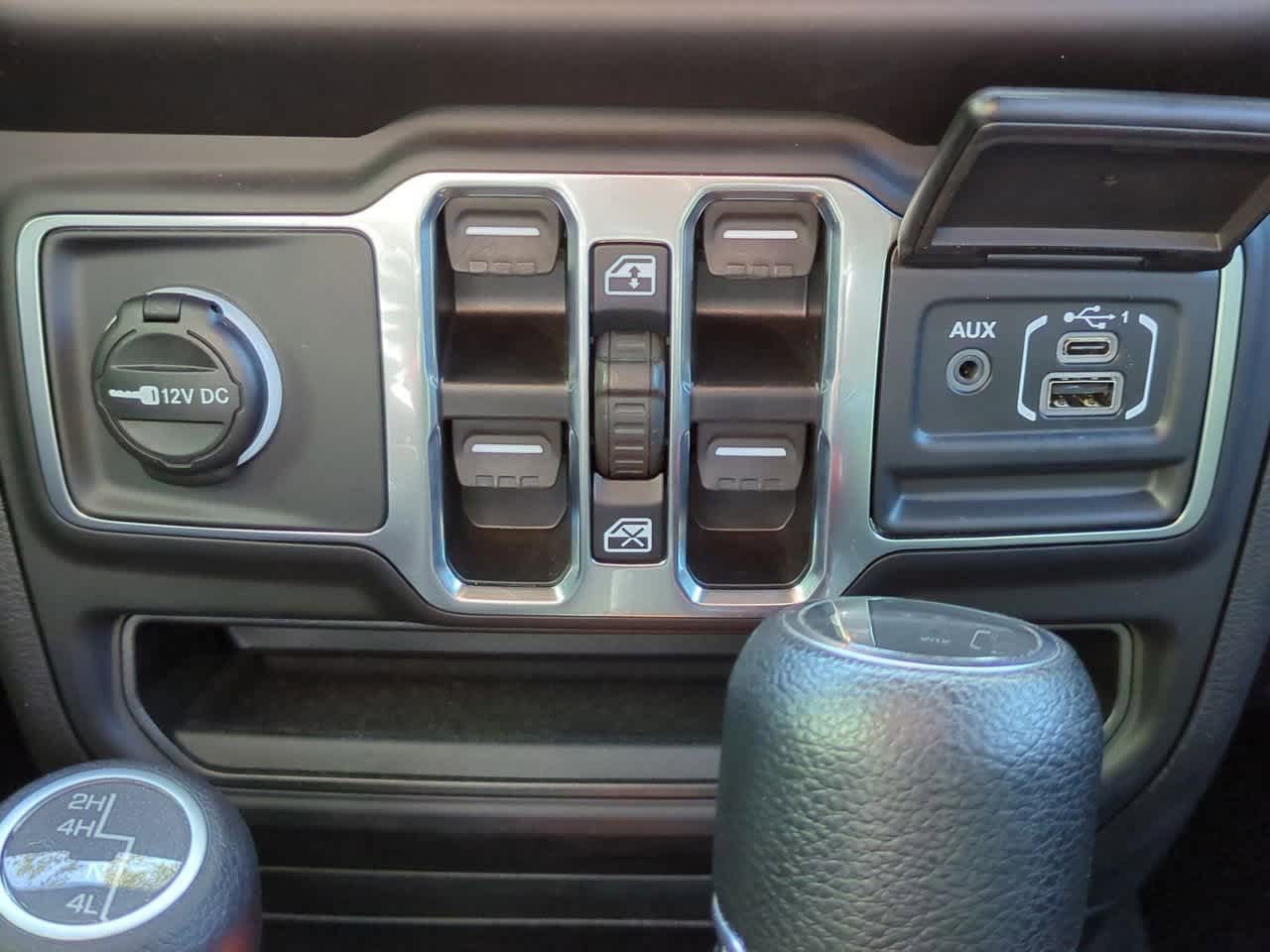 Thumbnail: 2023 Jeep Gladiator - 32