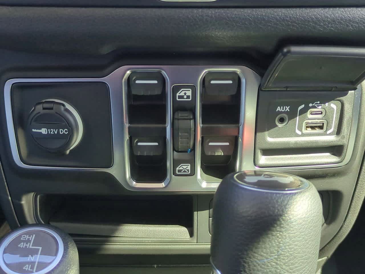 Thumbnail: 2025 Jeep Wrangler - 31