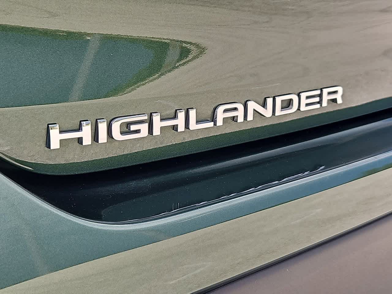 Thumbnail: 2023 Toyota Highlander - 13