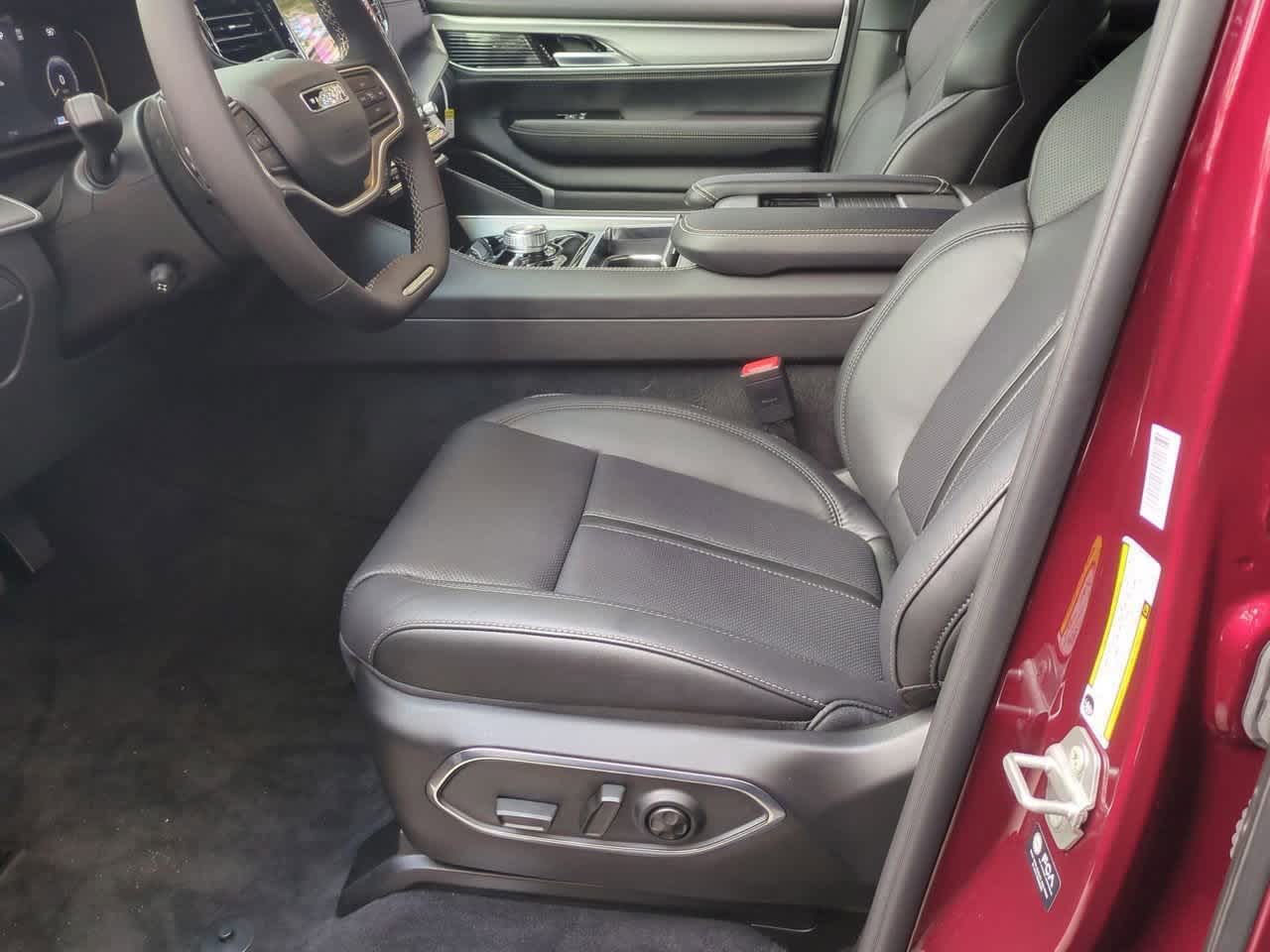 Thumbnail: 2025 Jeep Wagoneer - 16