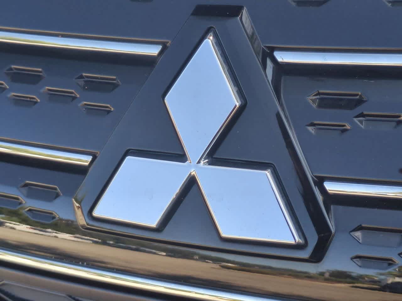 Thumbnail: 2024 Mitsubishi Outlander - 12