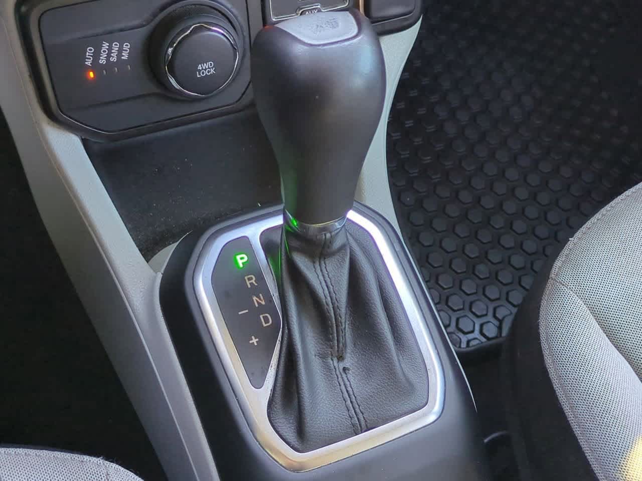 Thumbnail: 2021 Jeep Renegade - 32