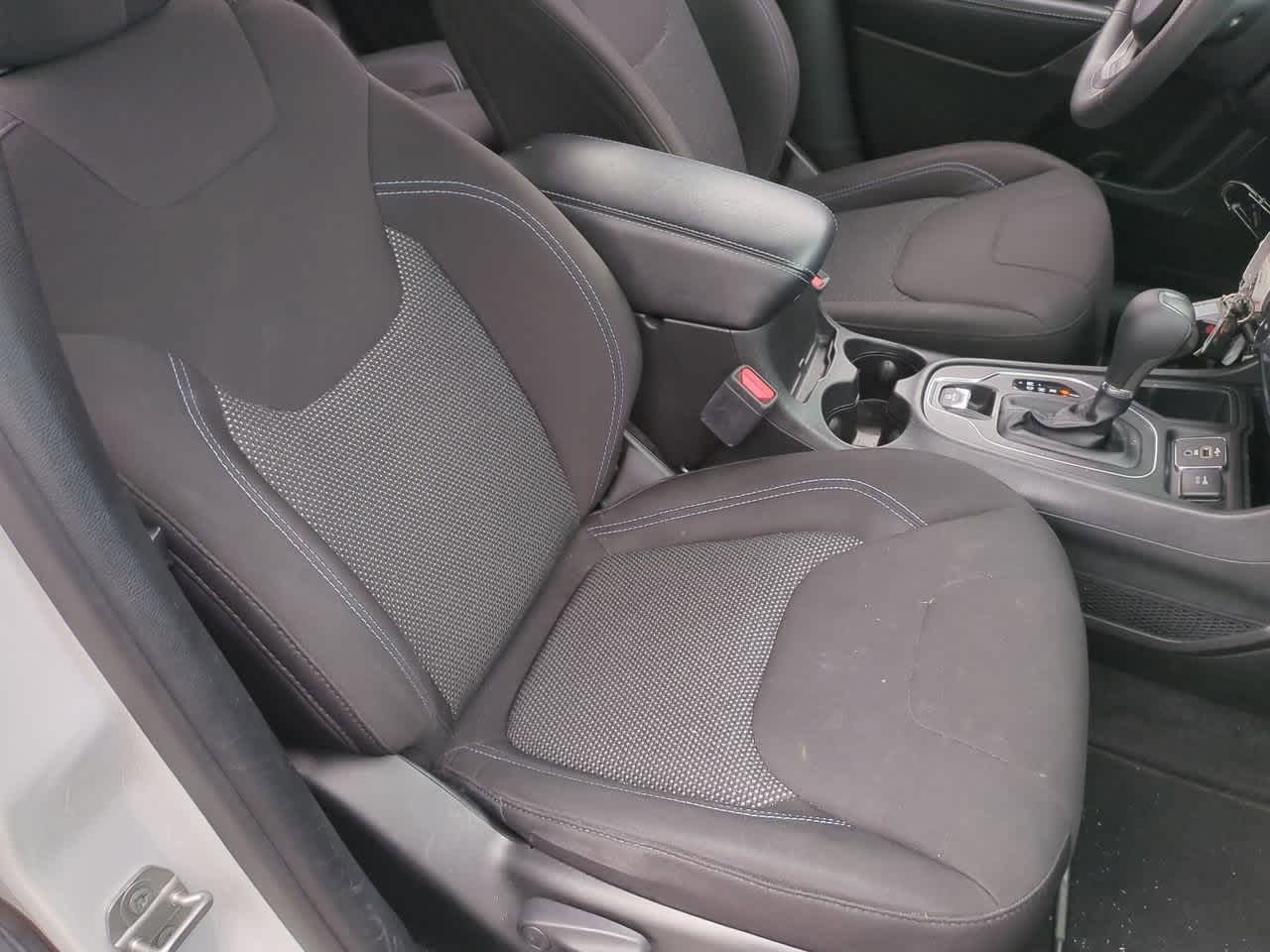 Thumbnail: 2021 Jeep Cherokee - 21