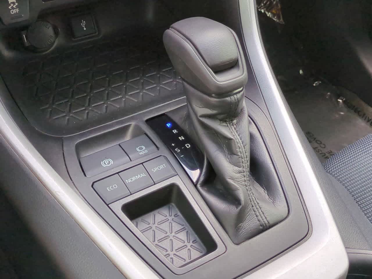 Thumbnail: 2021 Toyota RAV4 - 31