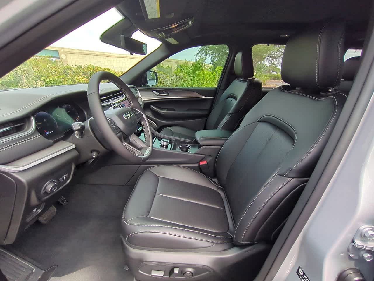 Thumbnail: 2025 Jeep Grand Cherokee - 17