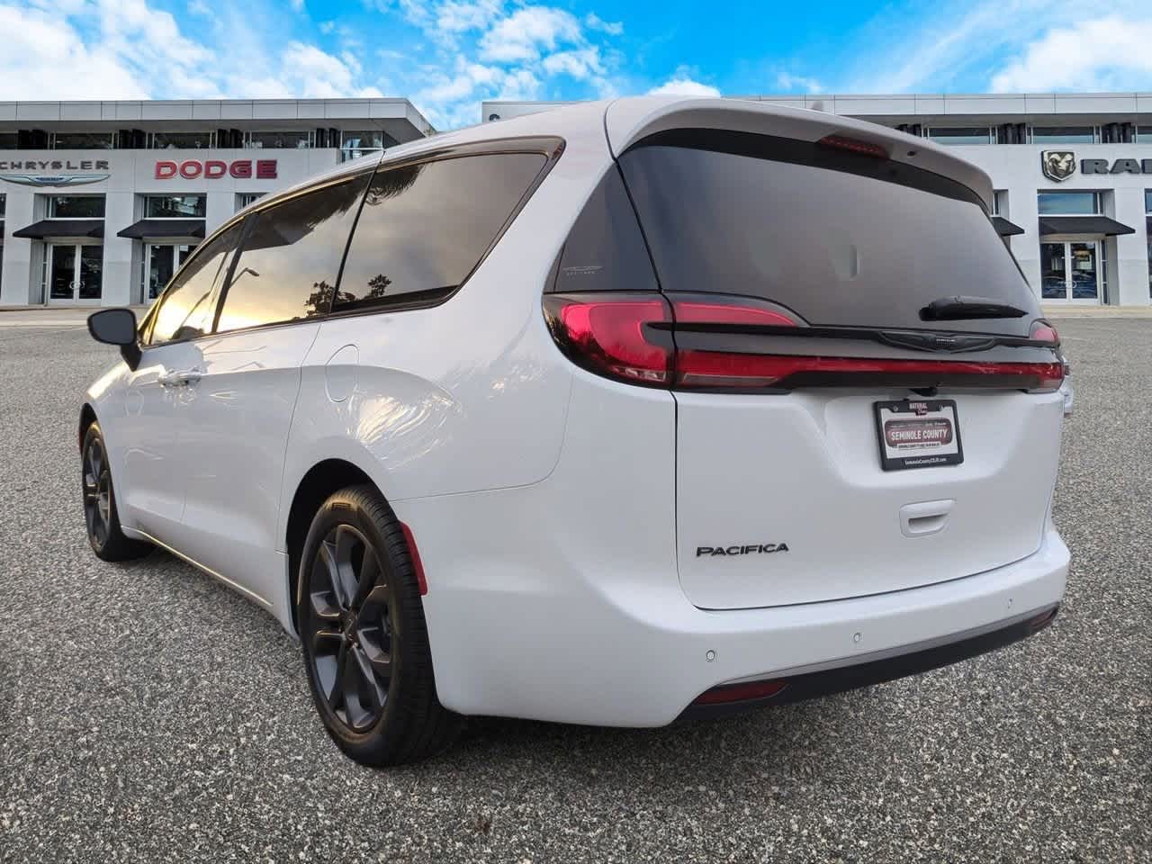 Thumbnail: 2026 Chrysler Pacifica - 6