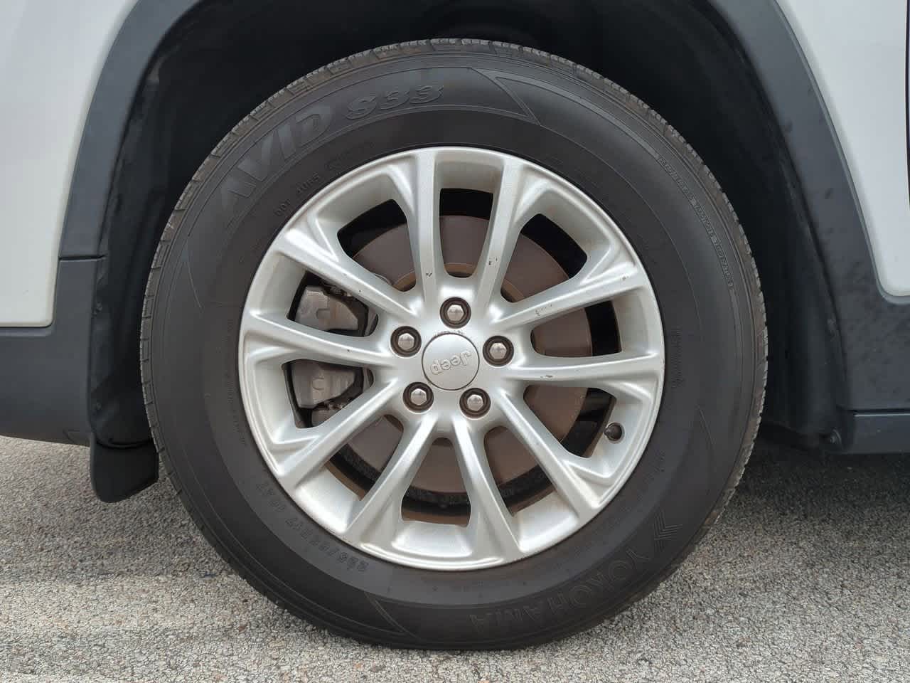 Thumbnail: 2021 Jeep Cherokee - 14